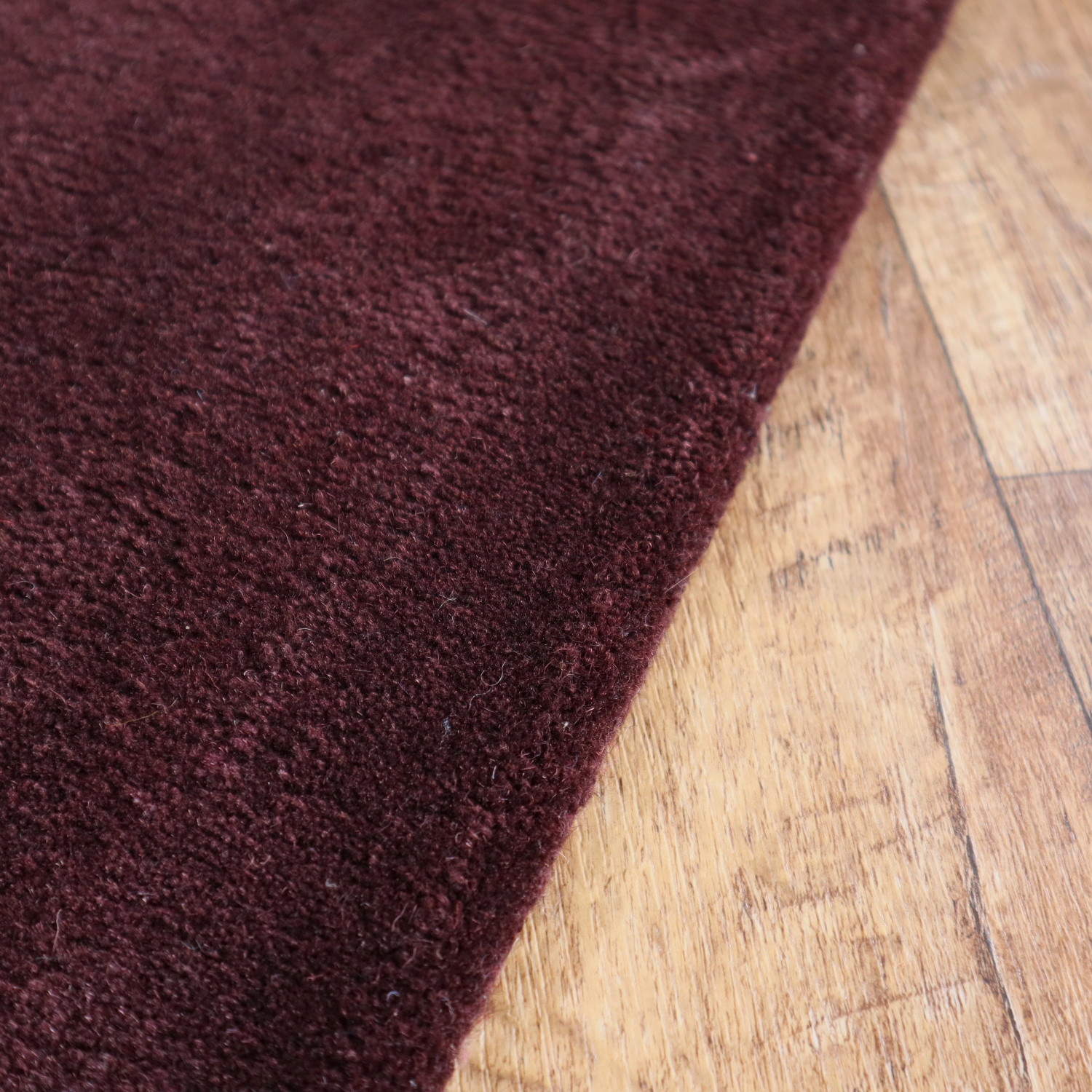 Ručně všívaný kusový koberec Asra wool tm. fialová 3