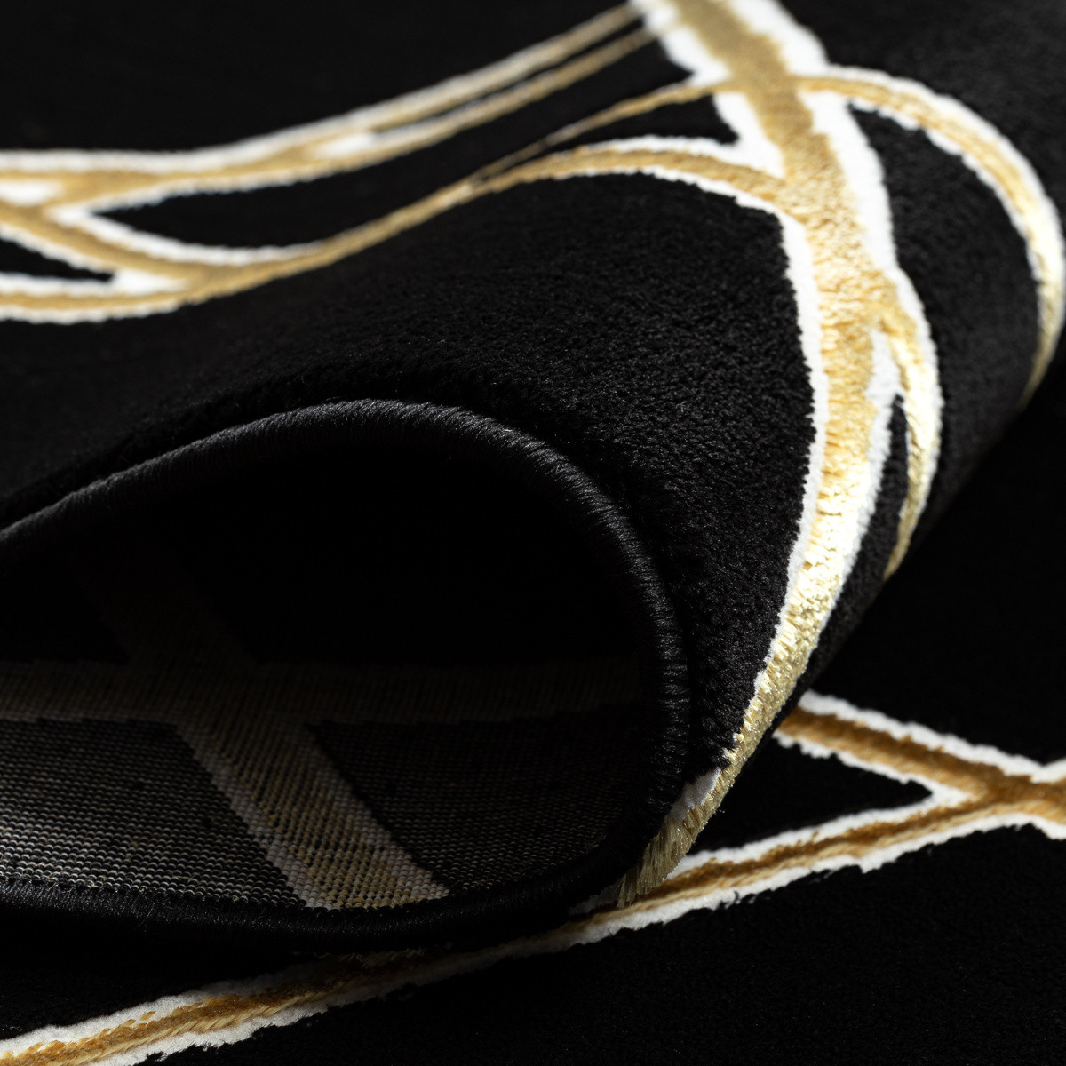 Kusový koberec Allure 1964 black/gold 3