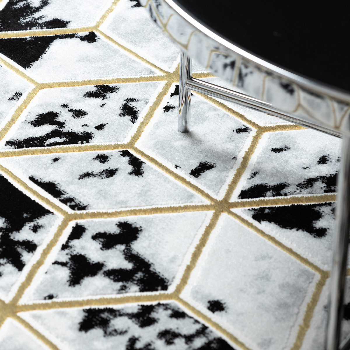 Kusový koberec Allure 1966 black/gold 80x150 cm (obrázek 8)