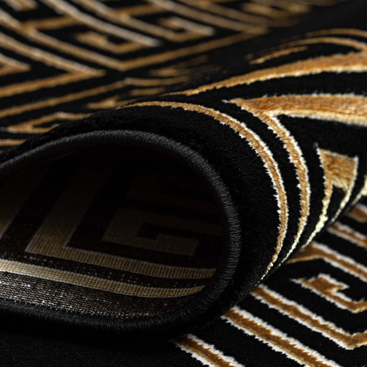 Kusový koberec Allure 1968 black/gold 4
