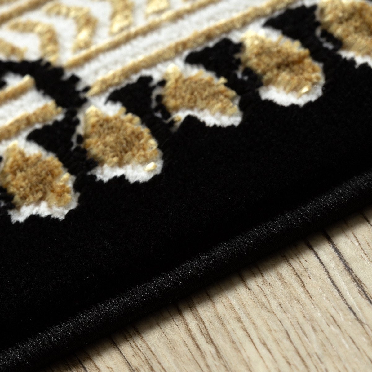 Kusový koberec Allure 1965 black/gold 4