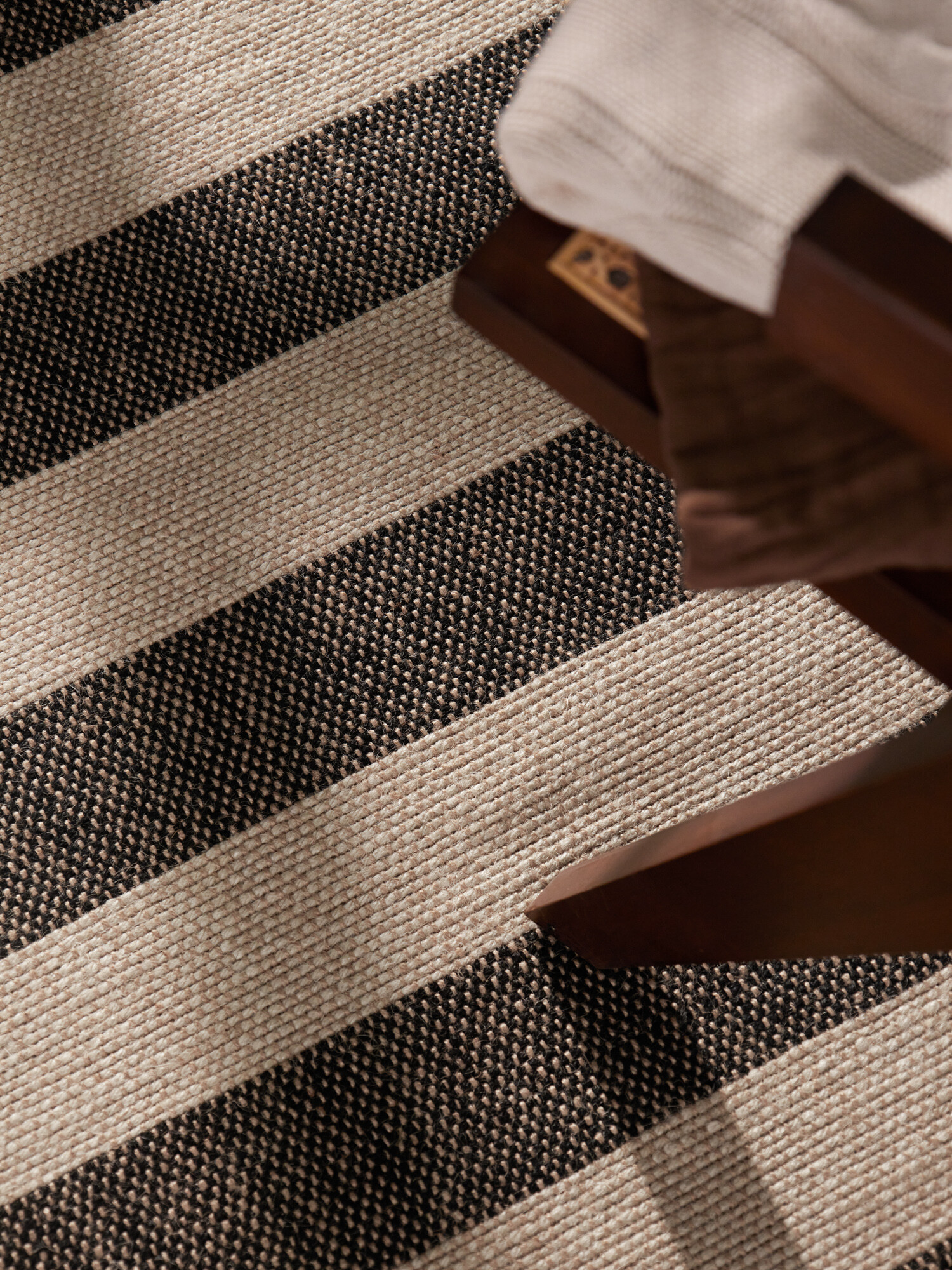 Běhoun Handloom 106334 Playa White Black 80x300 cm (obrázek 8)