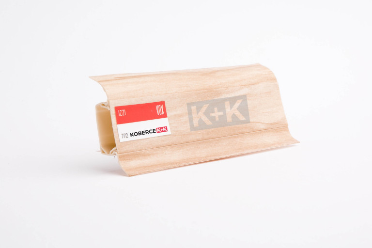 Obvodová soklová lišta plastová (pro PVC a vinyl) javor hartlay 772 - 250cm