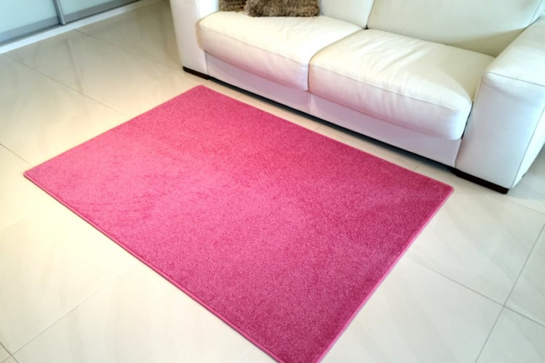 Kusový růžový koberec Eton
