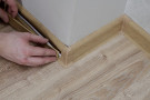 Obvodová soklová lišta plastová (pro PVC a vinyl) borovice Cordoba - 250cm