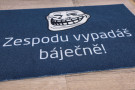 Rohožka Zespodu vypadáš báječně (Meme) 40x60 cm