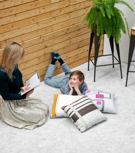 Metrážový světle šedý koberec Serenade 915