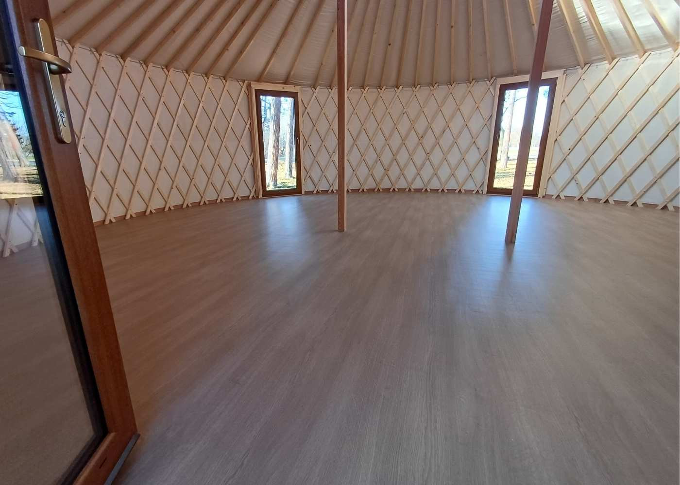 Nová podlaha v jurtě pro Městské lesy v Hradci Králové